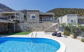 Modern Family Villa Basilicata Salmostro In Bali W/ Pool & Bbq Area